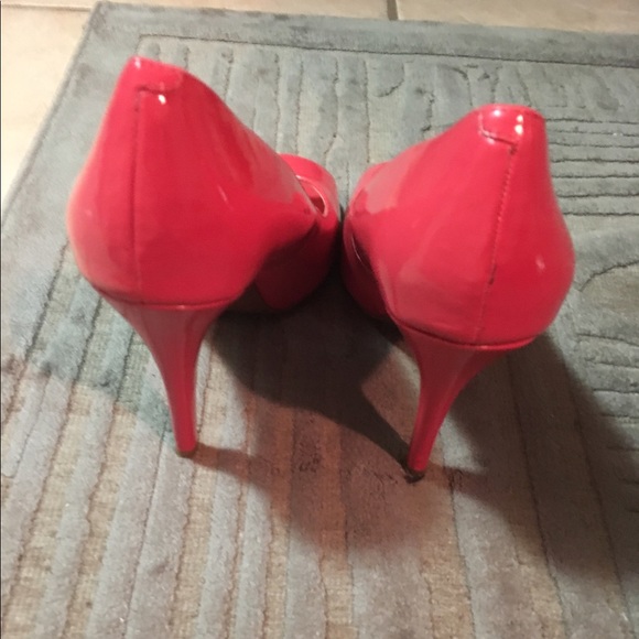 BCBG hot pink open toe pump - Picture 3 of 3