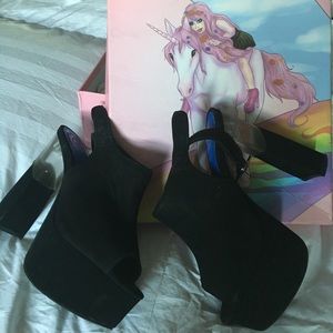 Jeffery Campbell Jackpot platforms in black!