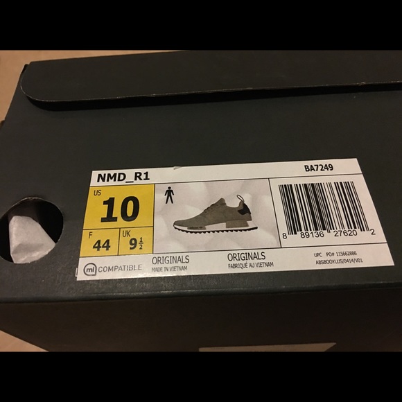 Athletic_Shoes