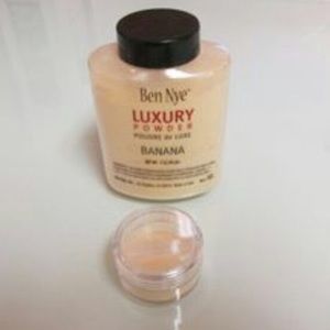 Ben Nye Banana powder sample
