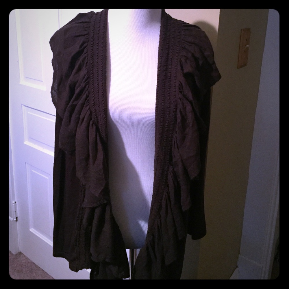 Ruffled buttonless cardigan.
