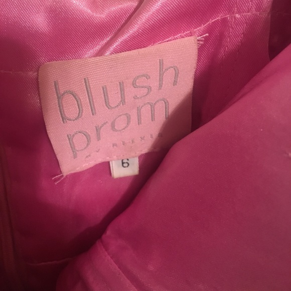 Dress - Picture 3 of 3