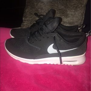 Size 8.5 Nike air max Thea