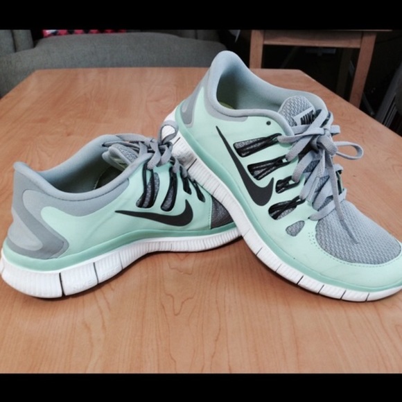 Nike Shoes - Mint Green Women's Nike Free Size 7