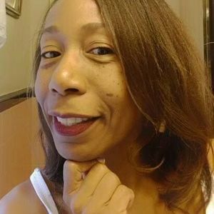 Meet your Posher, Roxanne