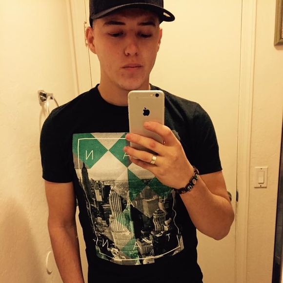 Meet your Posher, Luis - Picture 1 of 1