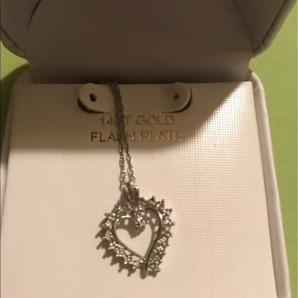 Heart shape cubic zirconia necklace silver
