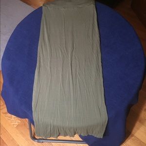 Super soft army green maxi skirt plain size small