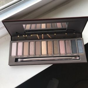 ❣️FLASH SALE ❣️UD Naked Palette