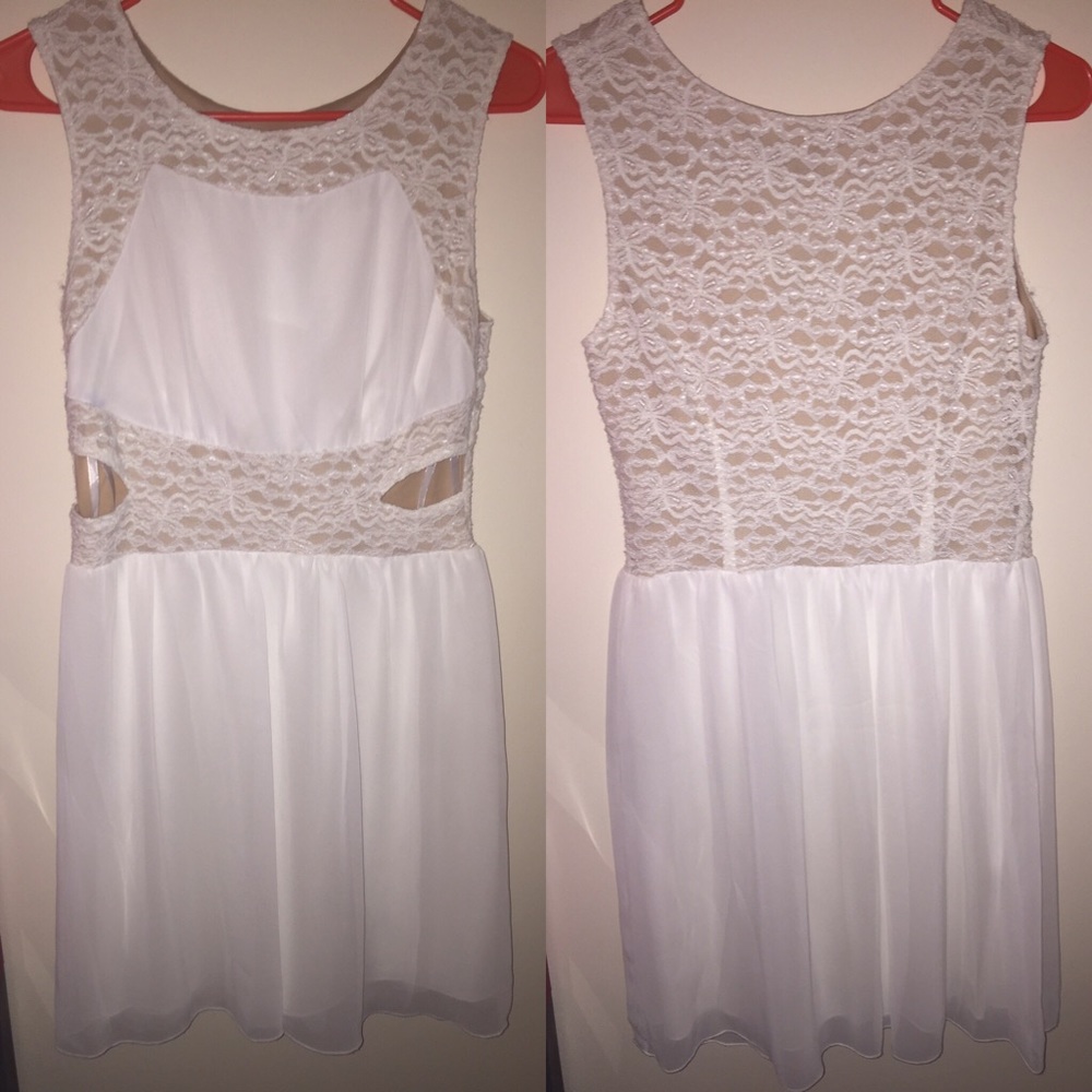 White, lace detailed dress