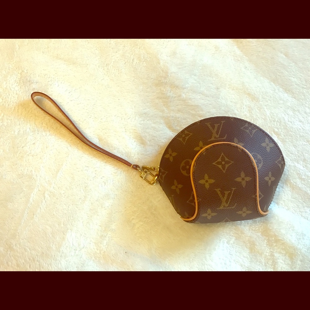Louis Vuitton Mini Ellipse Wristlet Clutch.