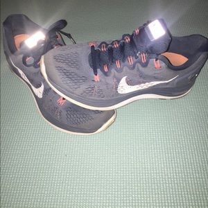 Grey Nike Sneakers 8.5