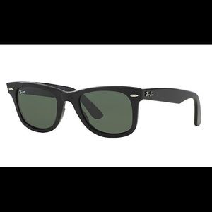 Ray-Ban Wayfarer Sunglasses