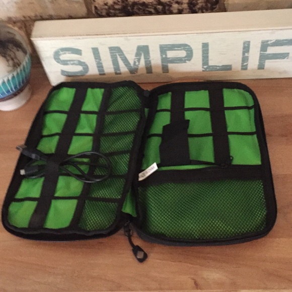 ✈️NEW Electronic Accessories Travel Organizer Case - Picture 2 of 8