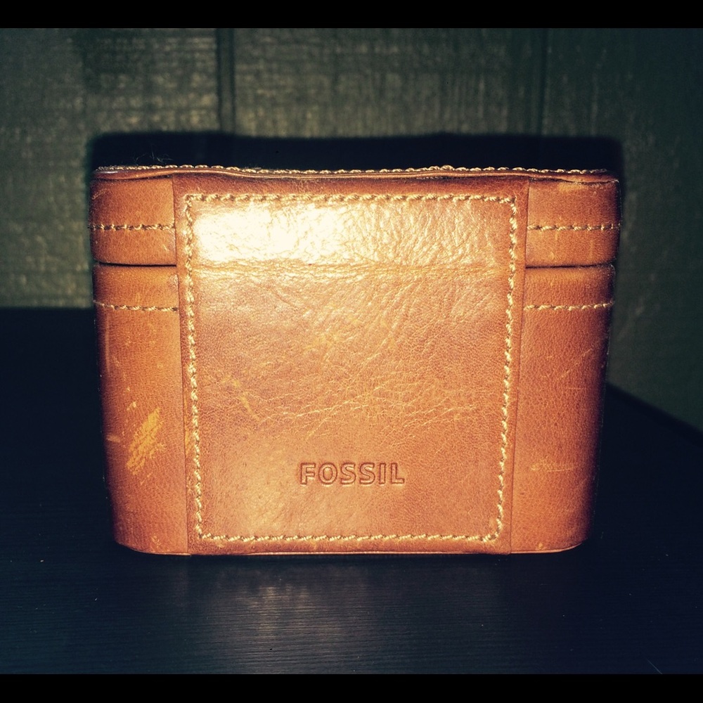 Fossil jewelry case