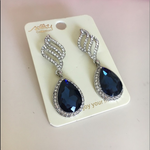 Jewelry - New blue stone cocktail earrings