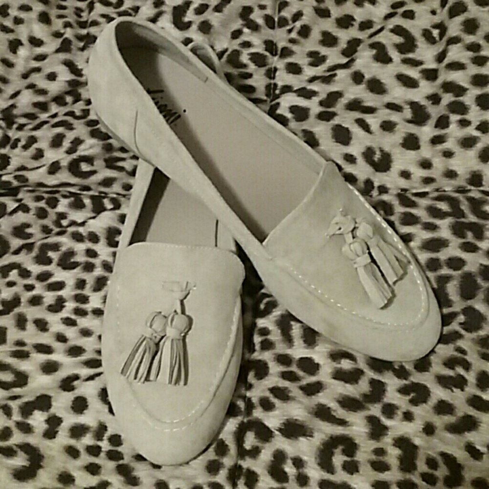 Beige tassel flat slip on moccasins loafers
