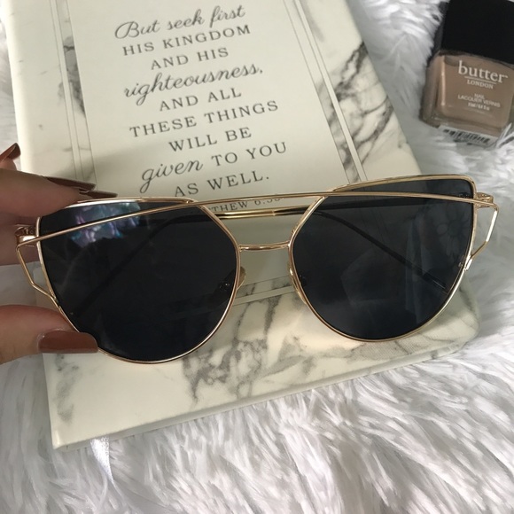 🌙Gold & Black Cat Eye Aviator Sunnies🌙 - Picture 3 of 8