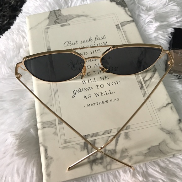 🌙Gold & Black Cat Eye Aviator Sunnies🌙 - Picture 4 of 8