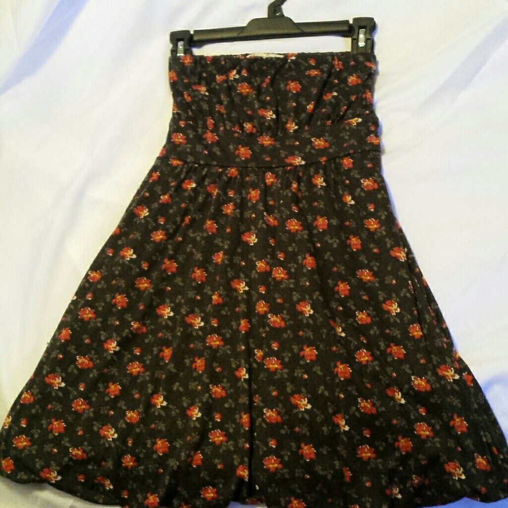 Cute little strapless sun dress