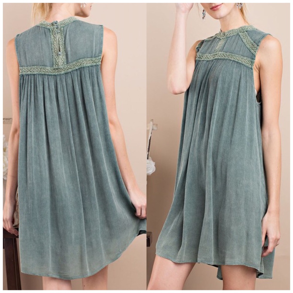 🌻3 for $25 Wormwood Crochet Detail Dress - Picture 3 of 5