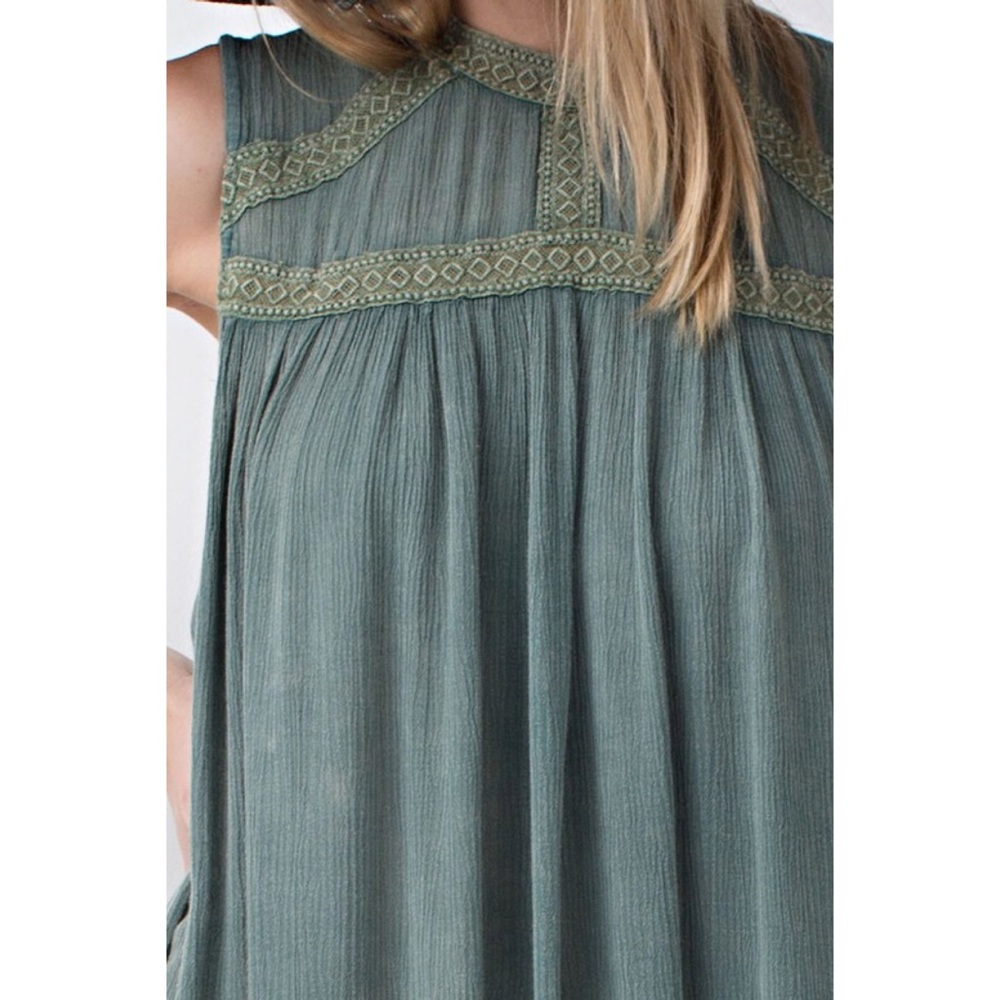🌻3 for $25 Wormwood Crochet Detail Dress - Picture 4 of 5