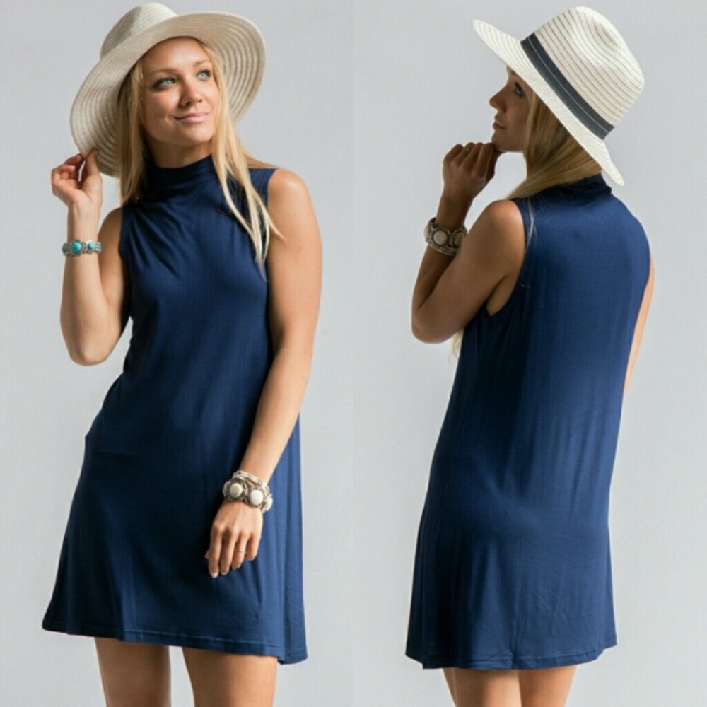 Mock neck sleeveless  dress