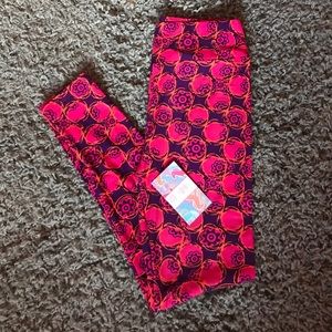 NWT - OS LULAROE LEGGINGS