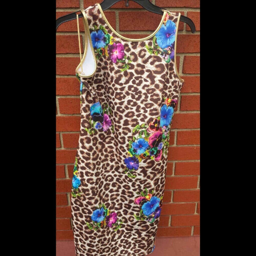 Macy's Thalia brand animal print/floral dress
Pet and Smoke Free Home