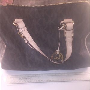 Authentic Michael Kors large Signature Grayson