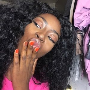 Meet your Posher, Karima