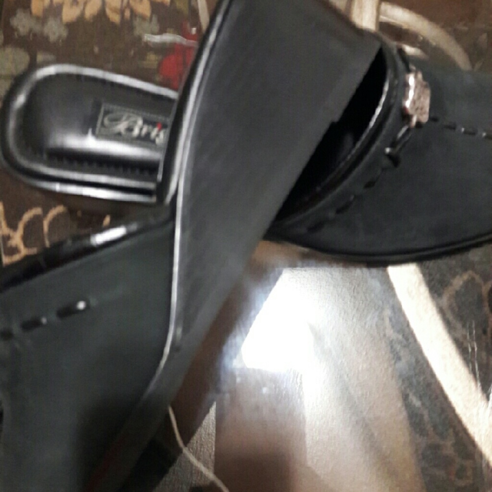 Shoes - Picture 3 of 4