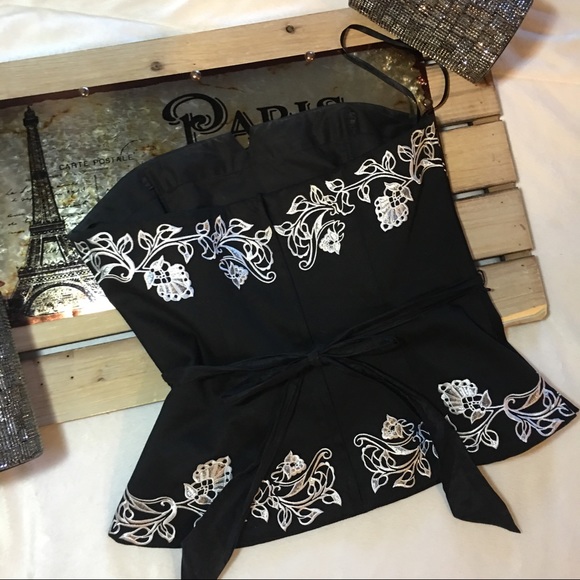 ❌SOLD❌WHITE HOUSE BLACK MARKET BLACK BUSTIER - Picture 2 of 6