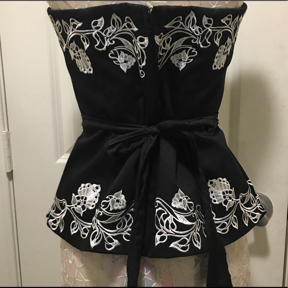 ❌SOLD❌WHITE HOUSE BLACK MARKET BLACK BUSTIER - Picture 4 of 6