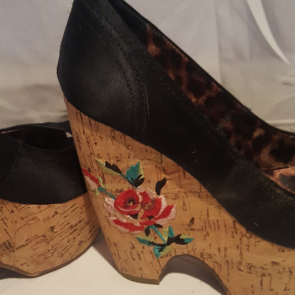 NEW Betsey Johnson Black Wedges - Picture 5 of 6