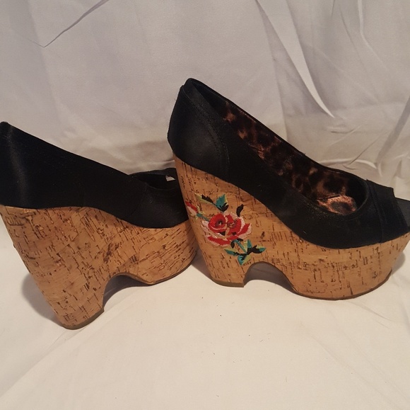 NEW Betsey Johnson Black Wedges - Picture 4 of 6
