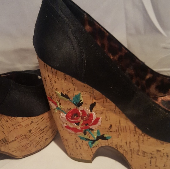 NEW Betsey Johnson Black Wedges - Picture 5 of 6