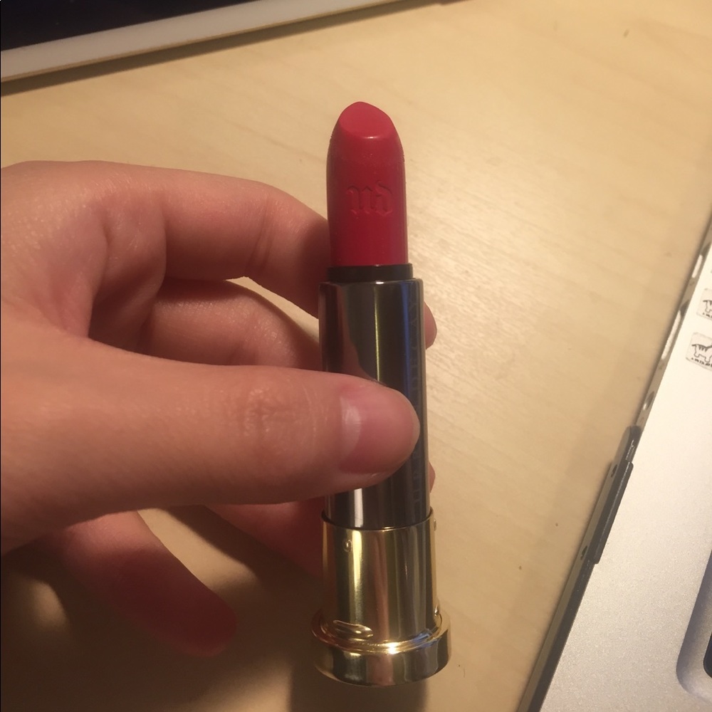 Urban Decay. 714 mega matte
