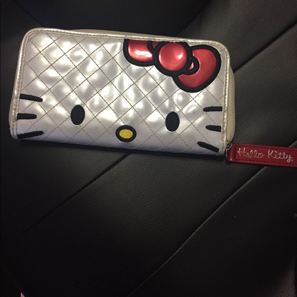Hello kitty wallet has been used