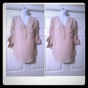 Calvin Klein cream vneck pull pullover shirt