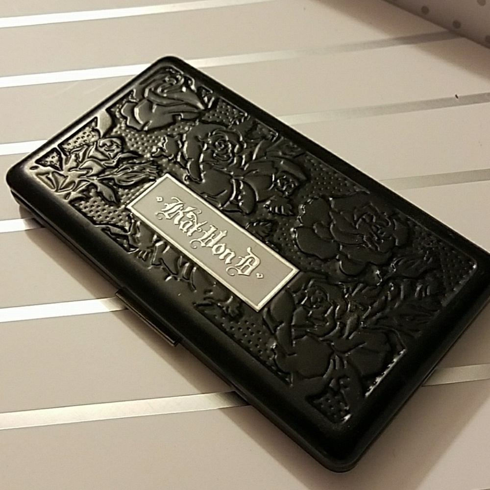 !DISCONTINUED - KVD True Romance- Saint Palette!!