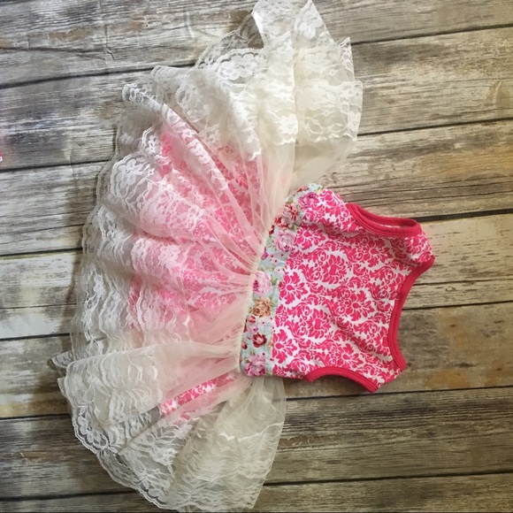 Pink and white Frilly Top Outfit - Picture 4 of 5