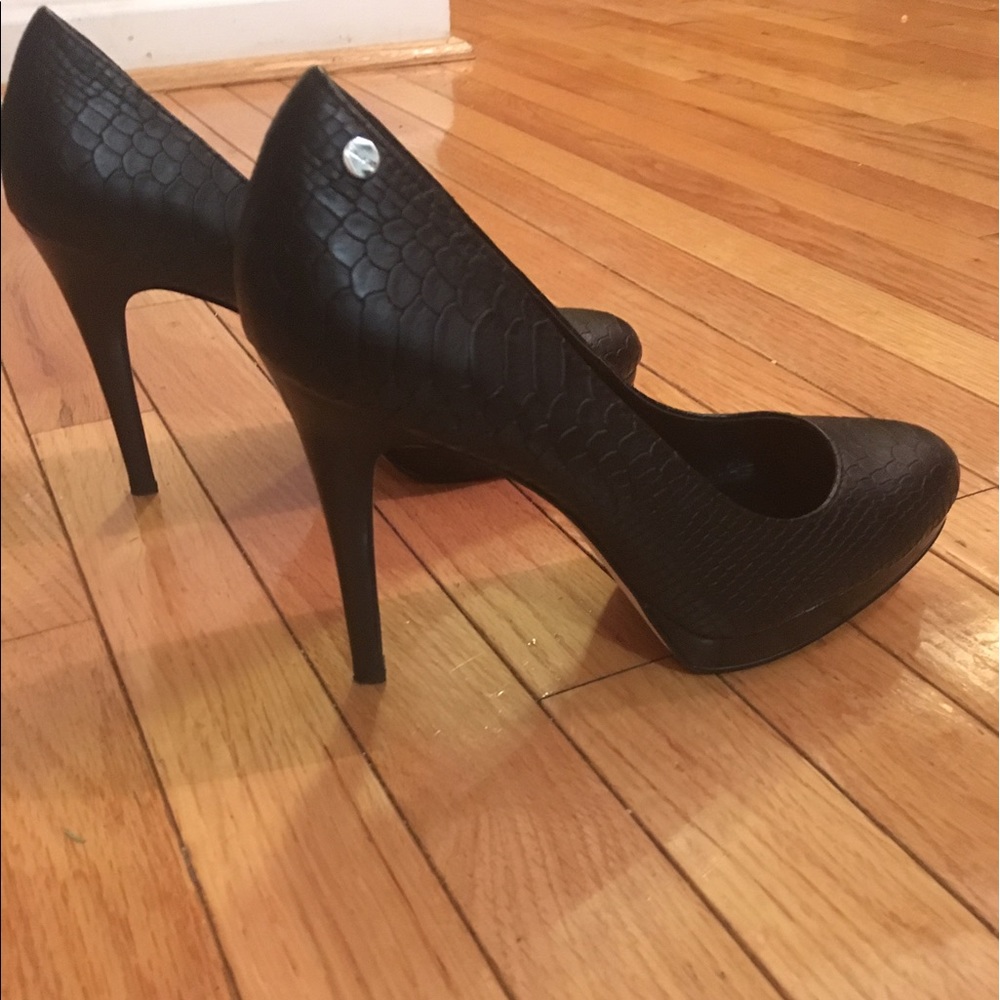 Store Closing- Calvin Klein Kendal Platform Pump