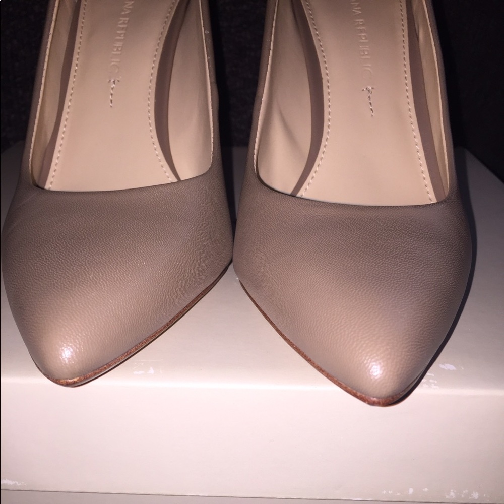 Banana Republic pumps with ankle strap. - Picture 4 of 4