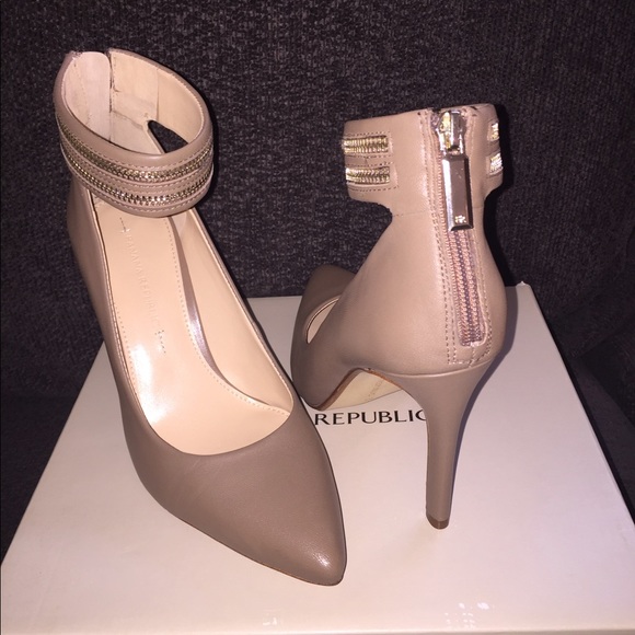 Banana Republic pumps with ankle strap. - Picture 2 of 4