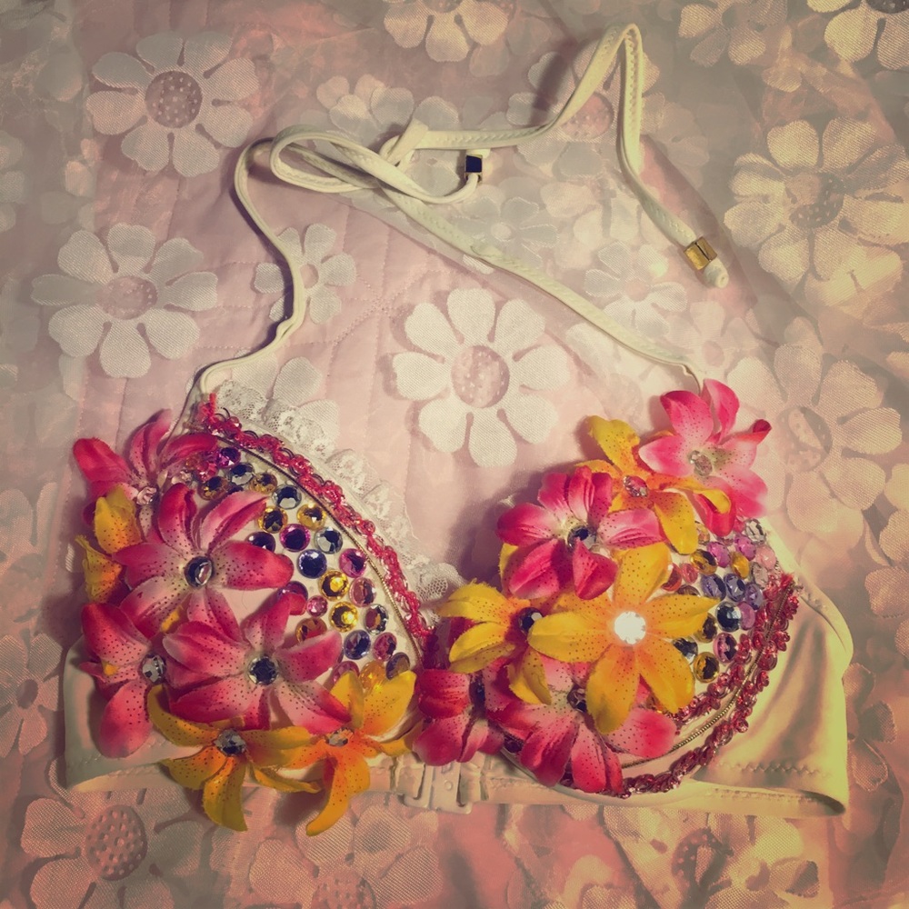 WHITW FLORAL PRINT DESIGN KANDI RAVE HALTER