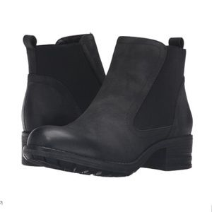 New in box black boots