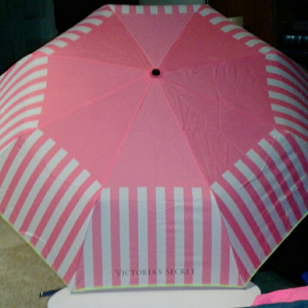 LAST CHANCE....NWT Victoria's Secret Umbrella