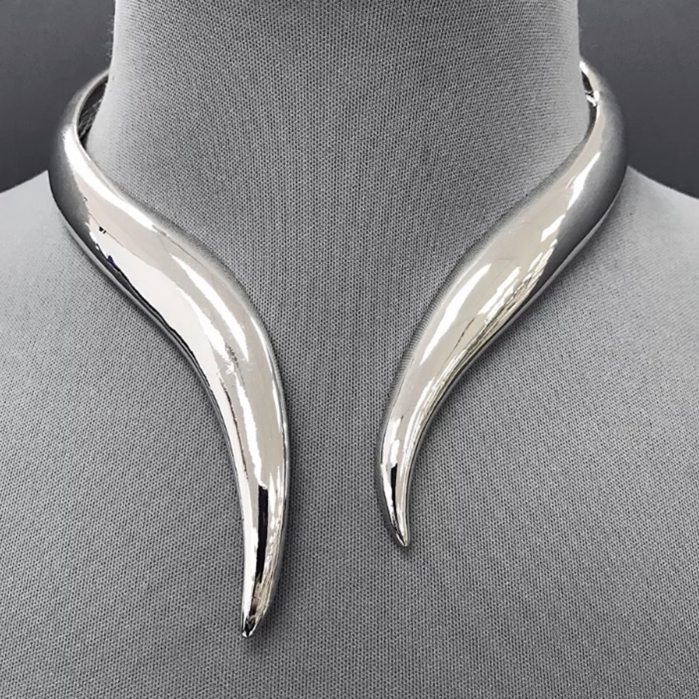 Silver finish open choker urban style necklace