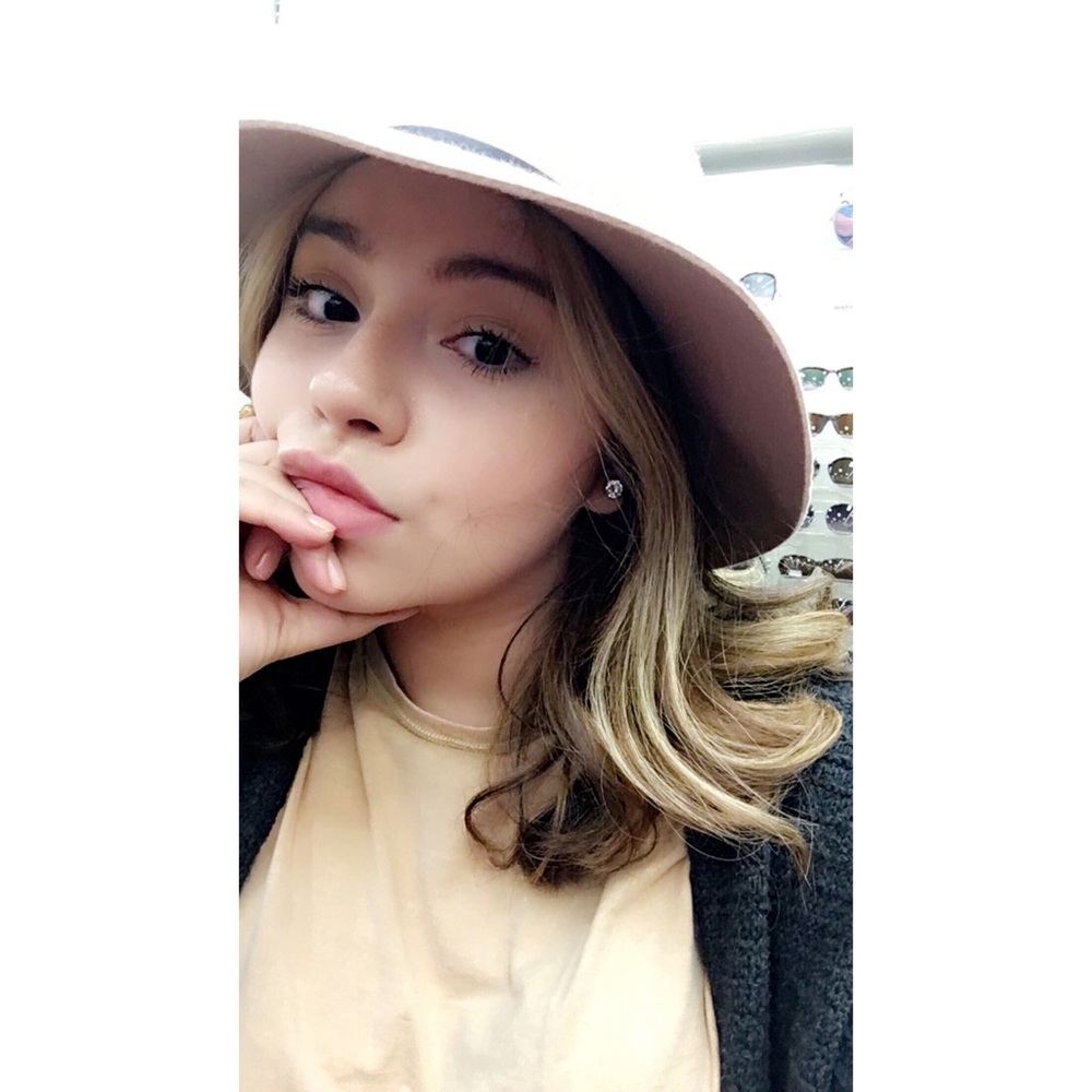 Meet your Posher, Yansi